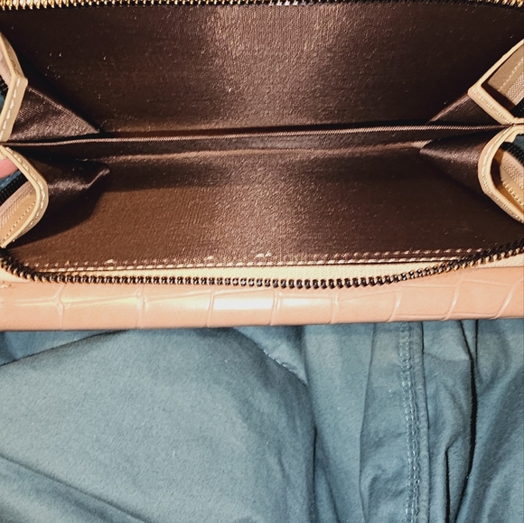 NWOT Large trifold wallet, pink/mauve/peach - Picture 2 of 5